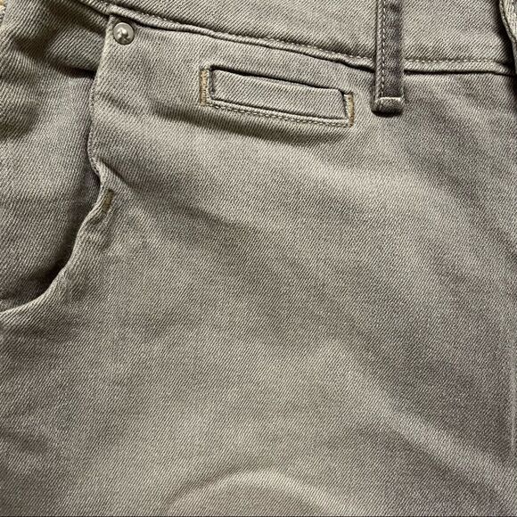 Signature by Levi’s ~ Grey denim Bermuda Shorts ~ size 14 - Picture 7 of 11